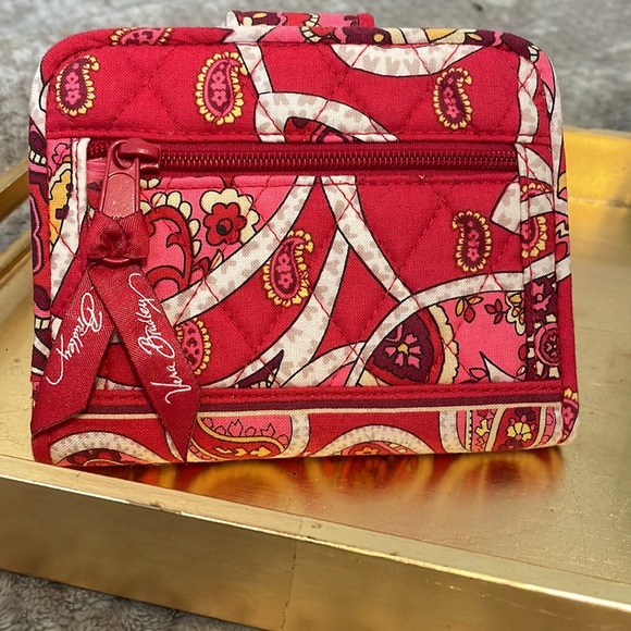 NWO pink Vera Bradley Wallet. - Picture 4 of 4